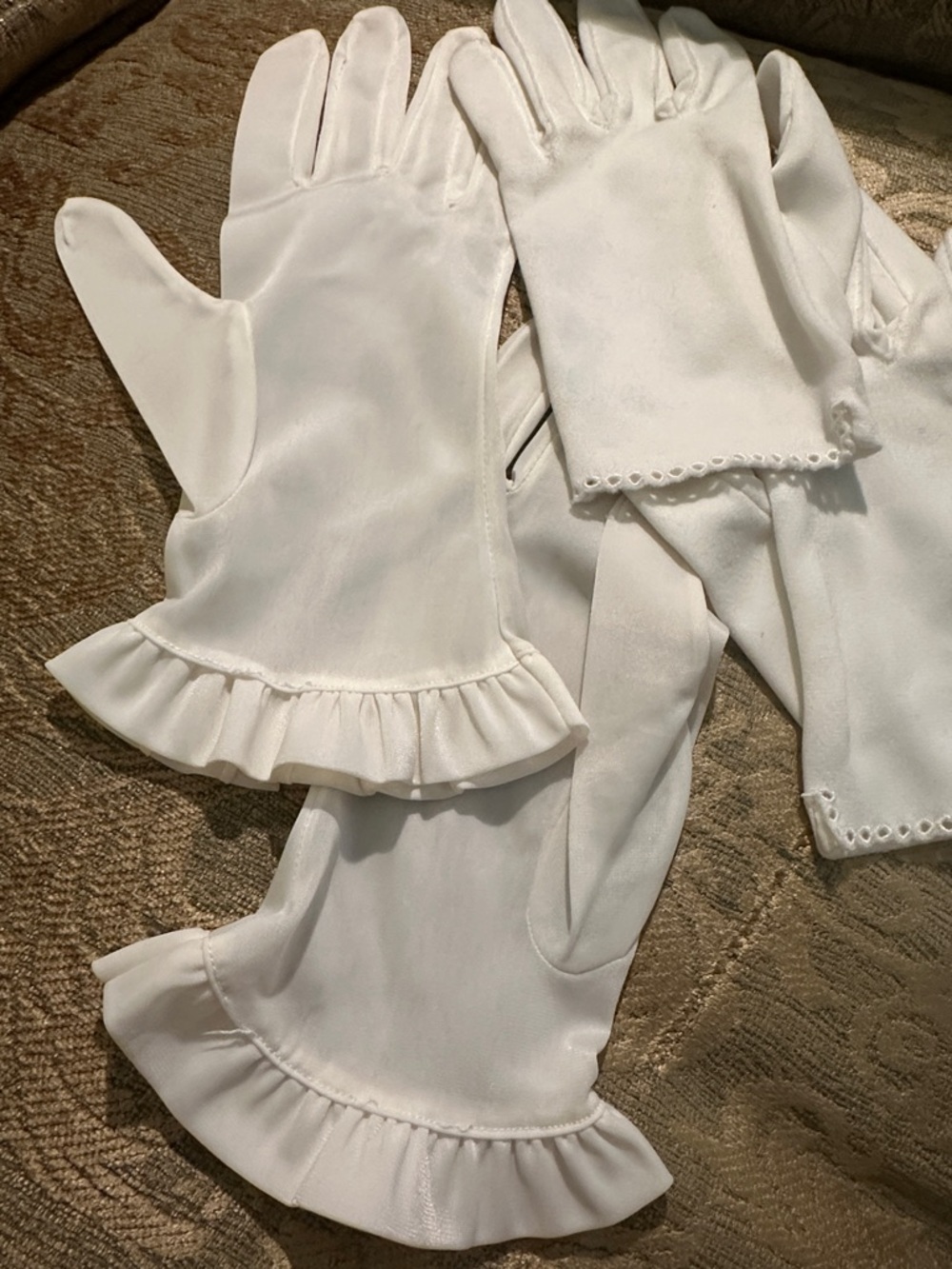 vintage SETS White Ruffled Wrist Gloves - Classic Feminine Style (2pr)